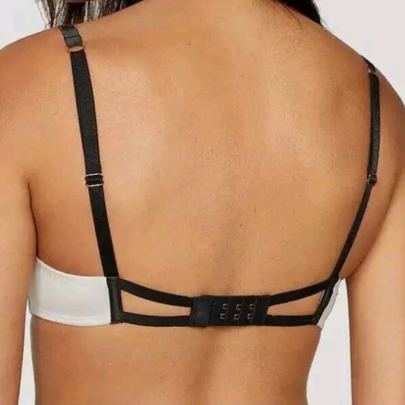 Victoria's Secret Dream Angels Satin Peakaboo Bow Balconette Bra & Panty, Set - Picture 4 of 13